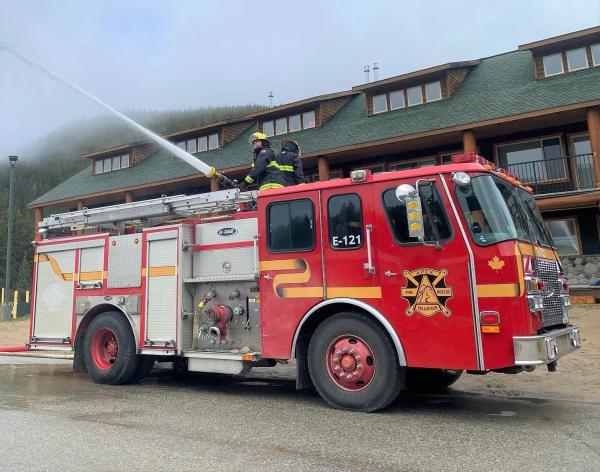 Apex Volunteer Fire Rescue Engine 121 photo 