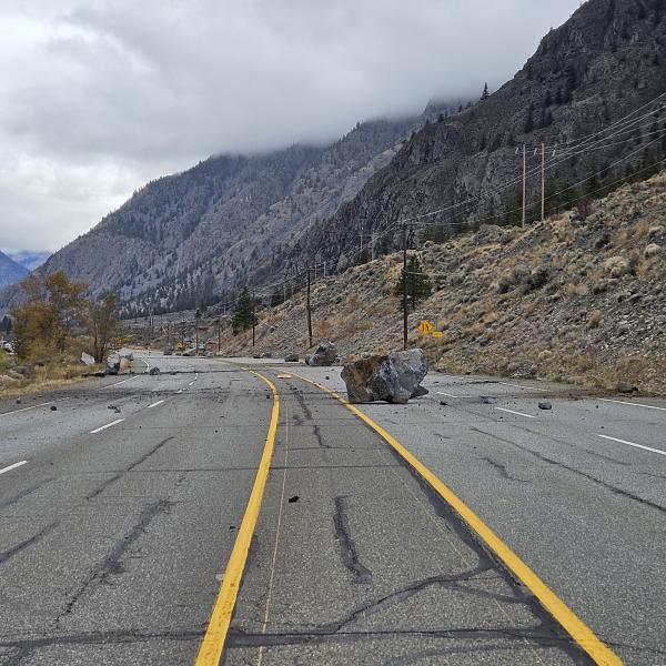 231106 hwy 3 rock 1